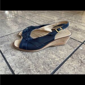 Navy blue slingbank sandals